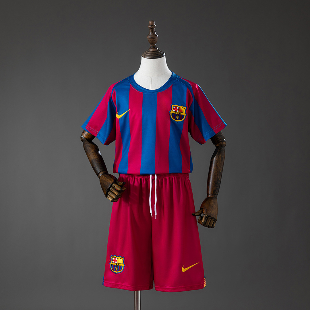 Barcelona 05/06 Titular (League Edition) Retrô Kit infantil Tamanho 16-28, foto 1