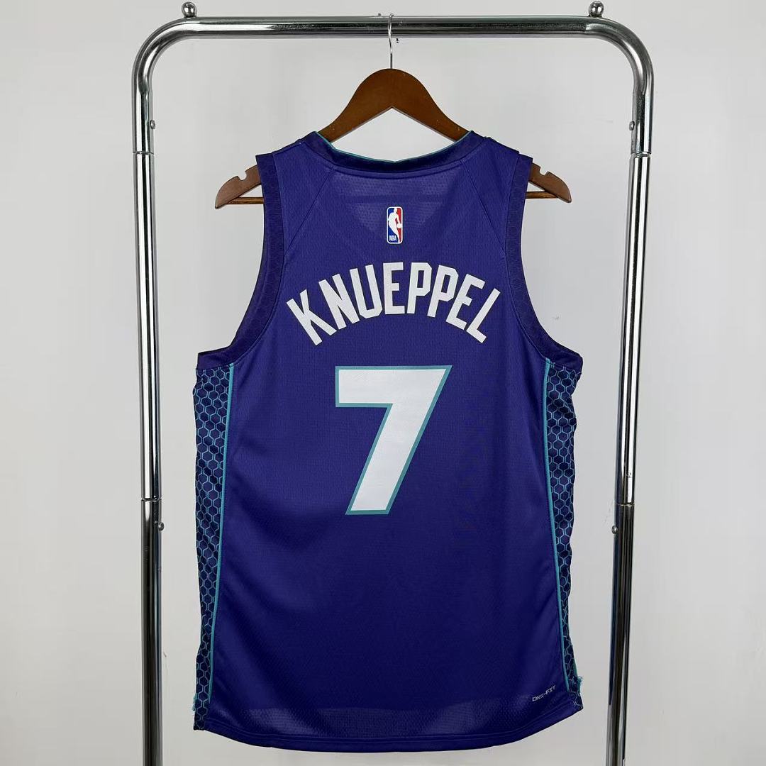 Charlotte Hornets 22/23 Swingman #7 Camisa Roxa, foto 9