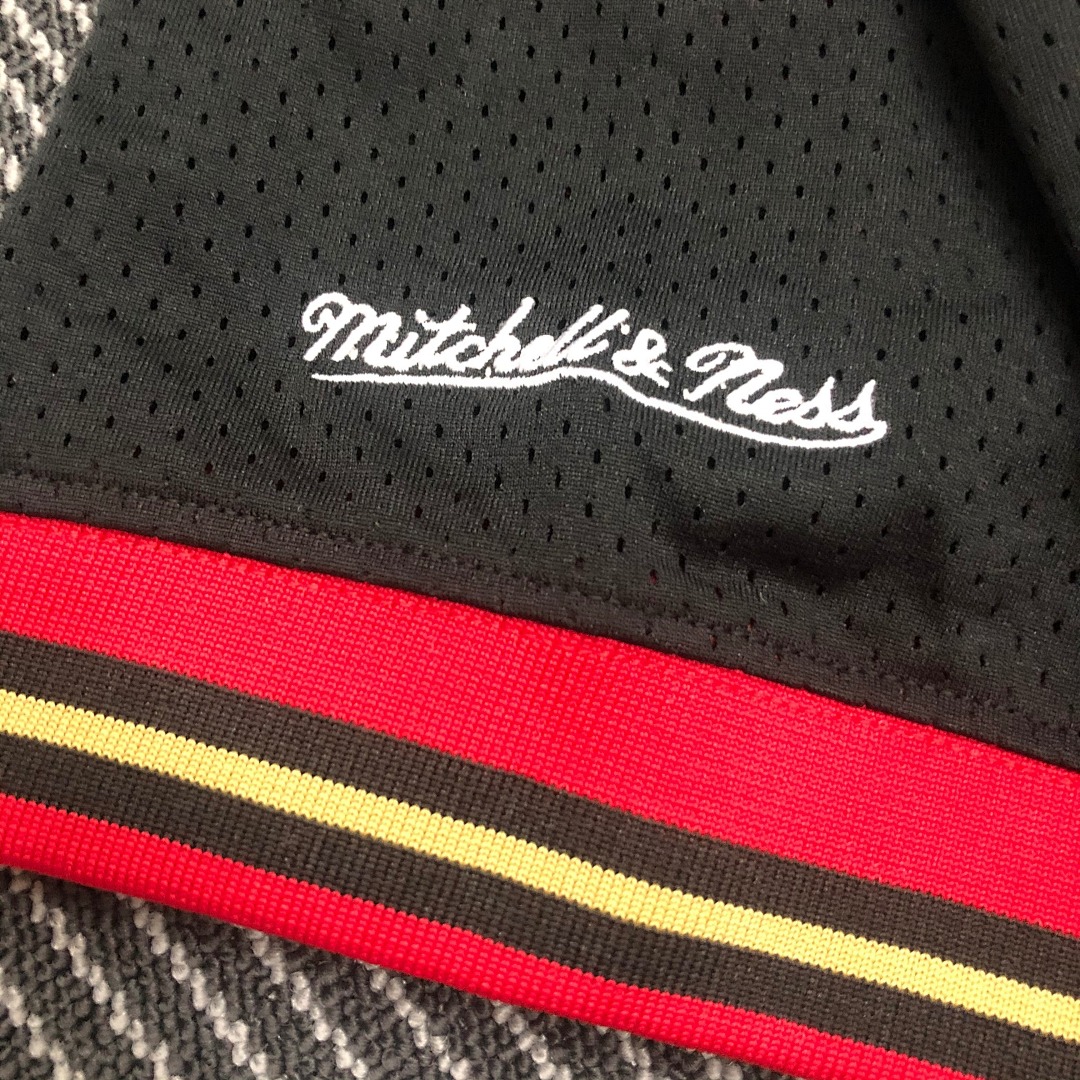 Mitchellness 76人队 黑色 3号 艾佛森 复古网眼短袖, foto 11