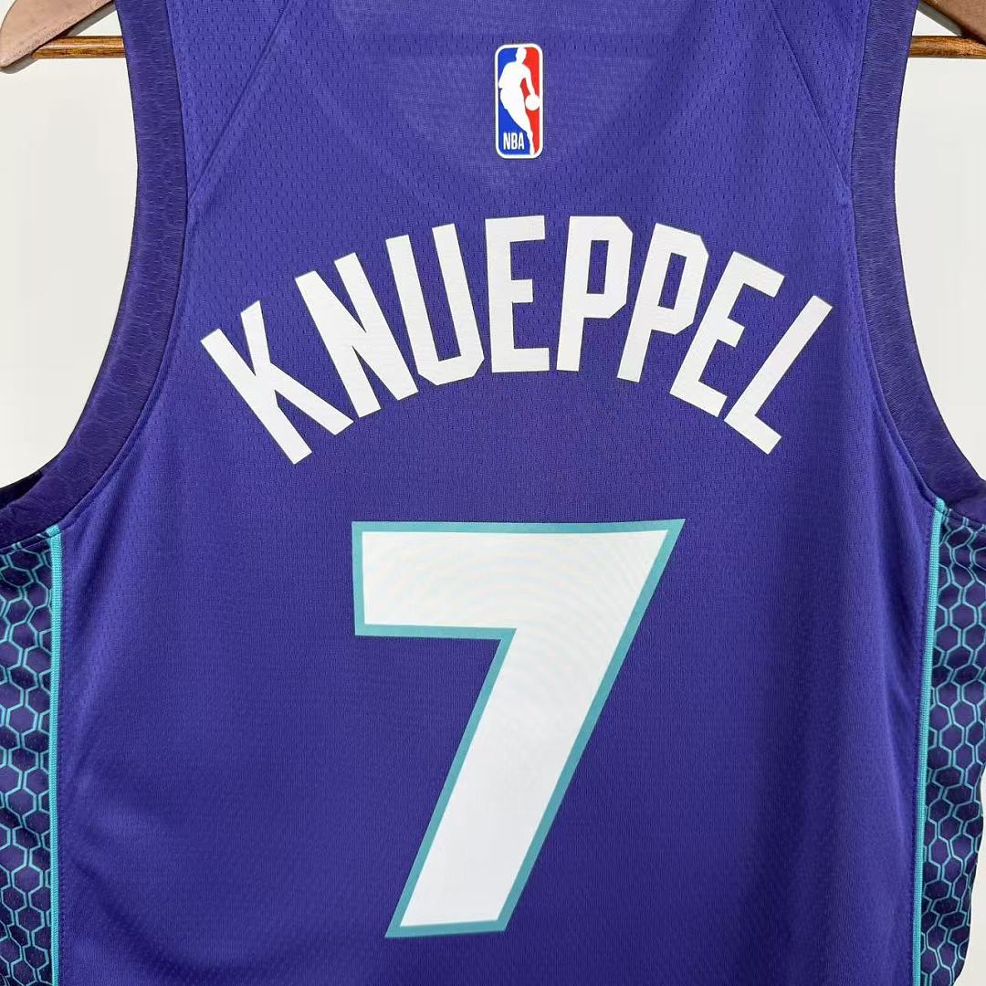 Charlotte Hornets 22/23 Swingman #7 Camisa Roxa, foto 5