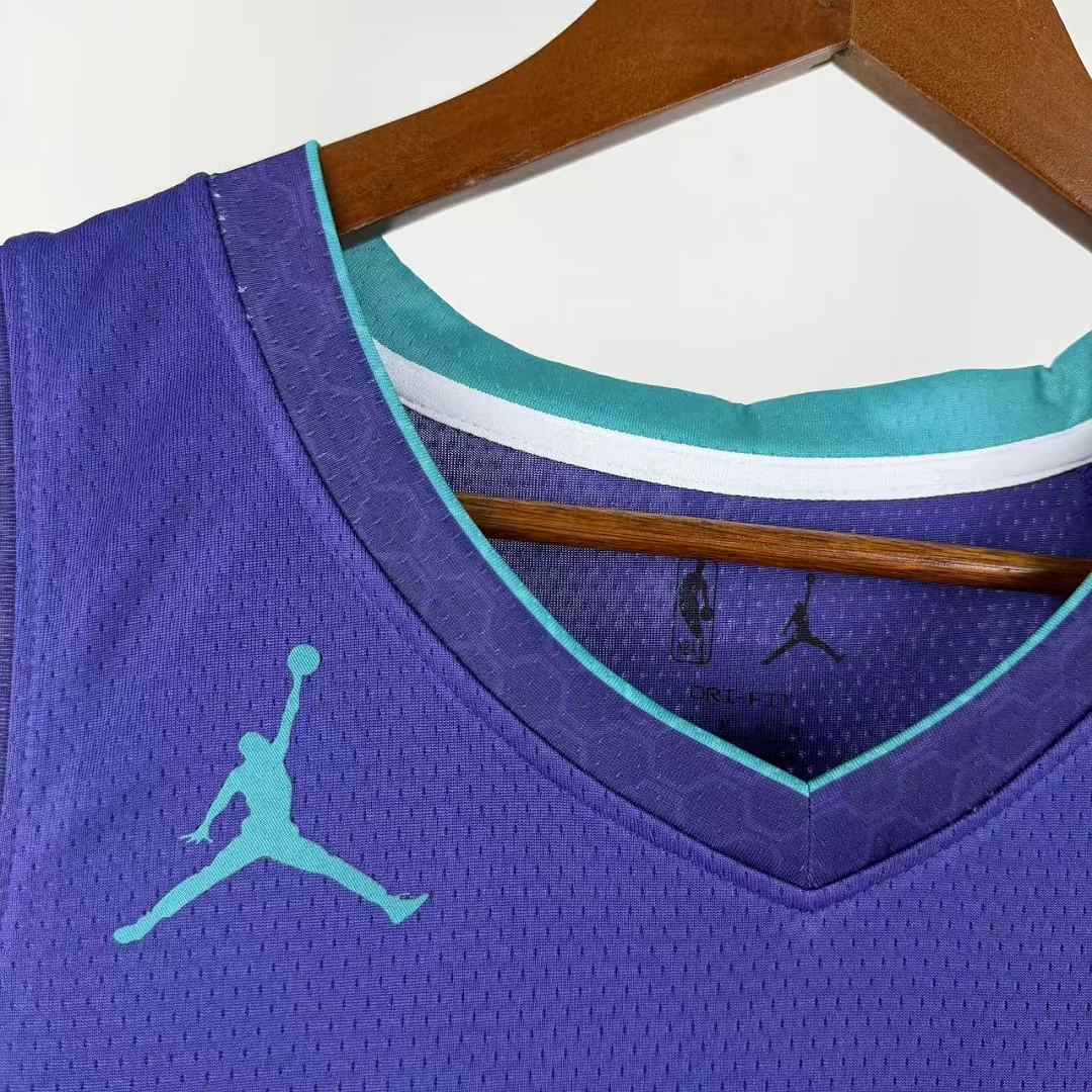 Charlotte Hornets 22/23 Swingman #7 Camisa Roxa, foto 6