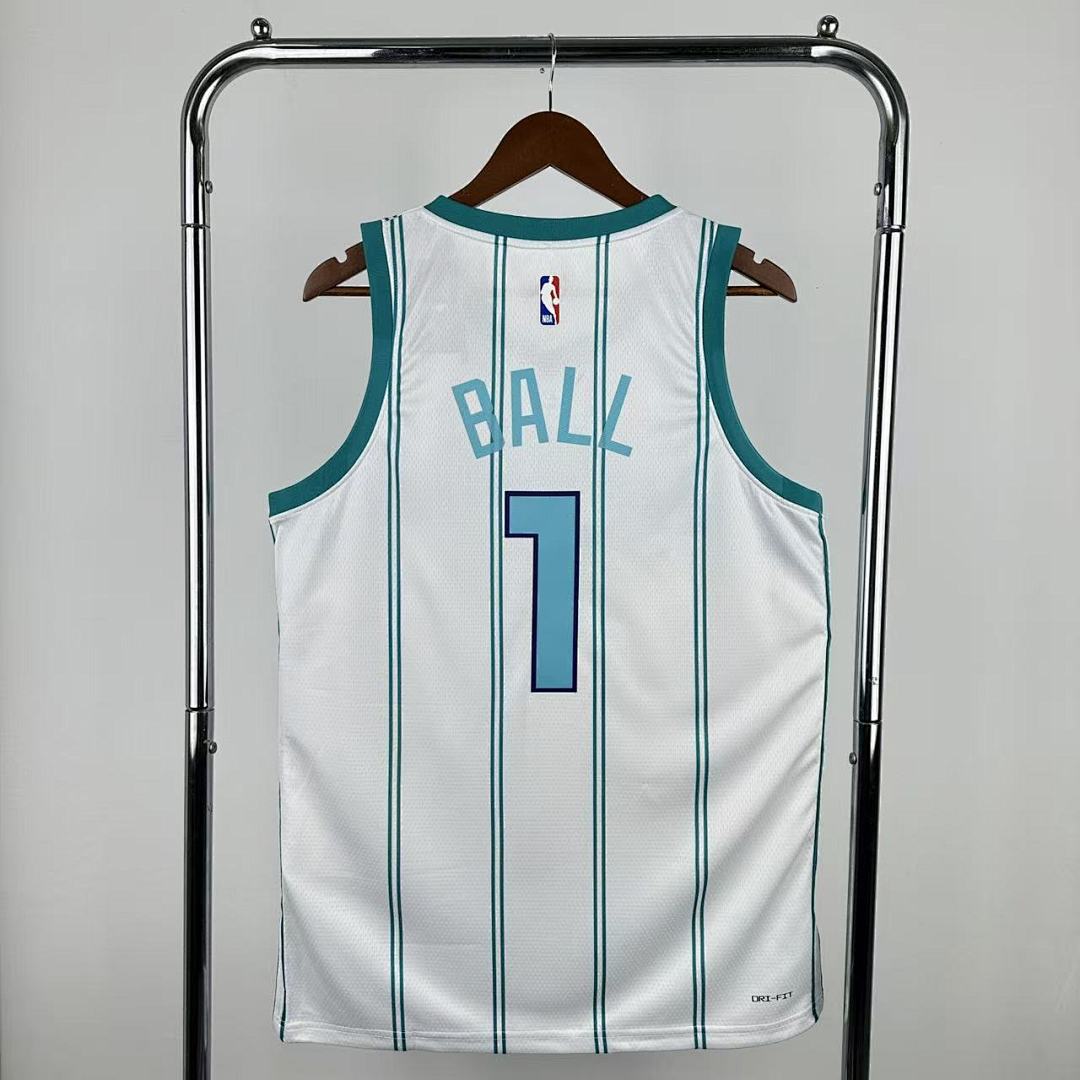 Charlotte Hornets 22/23 Casa #1 LaMelo Ball Camisa Branca, foto 2