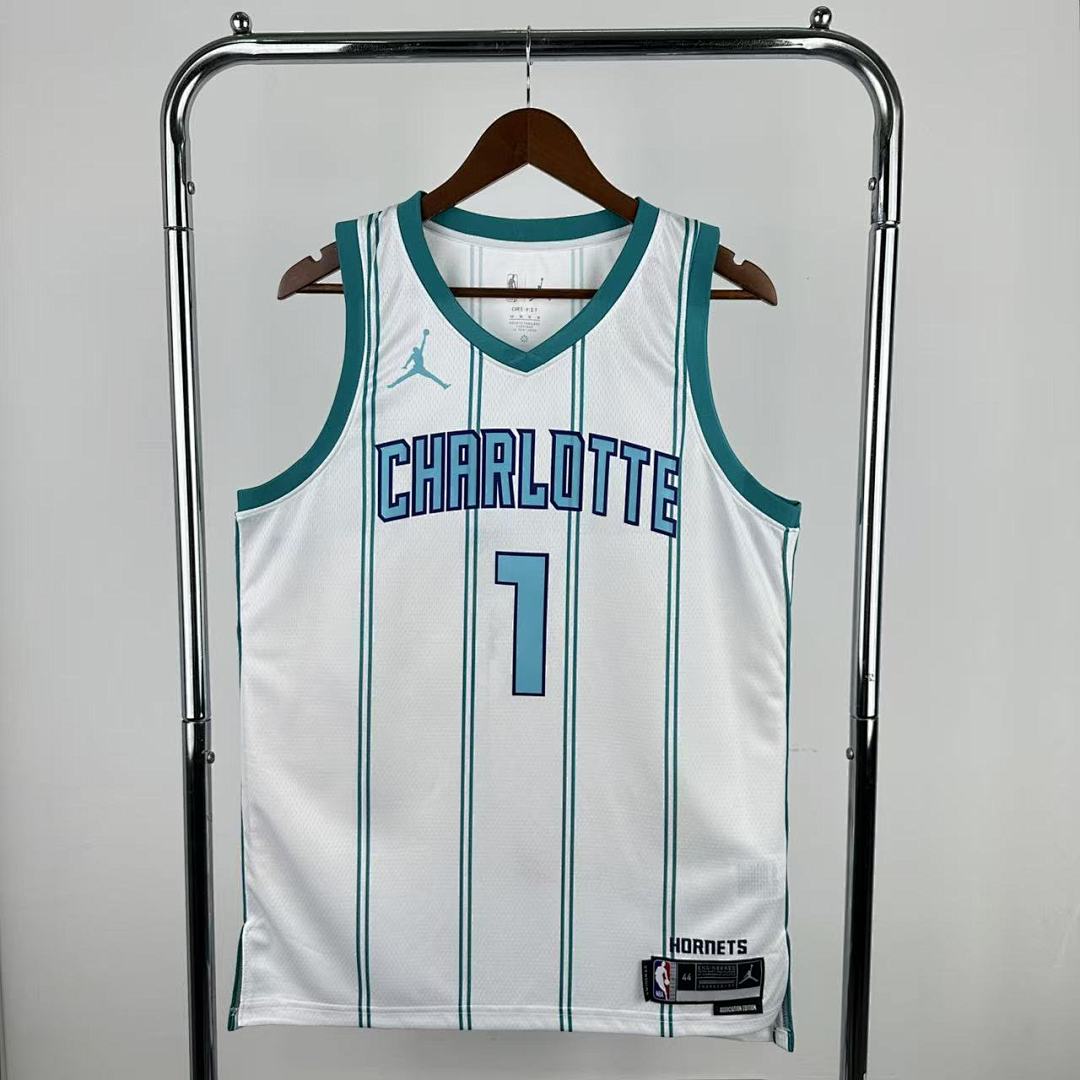 Charlotte Hornets 22/23 Casa #1 LaMelo Ball Camisa Branca, foto 1
